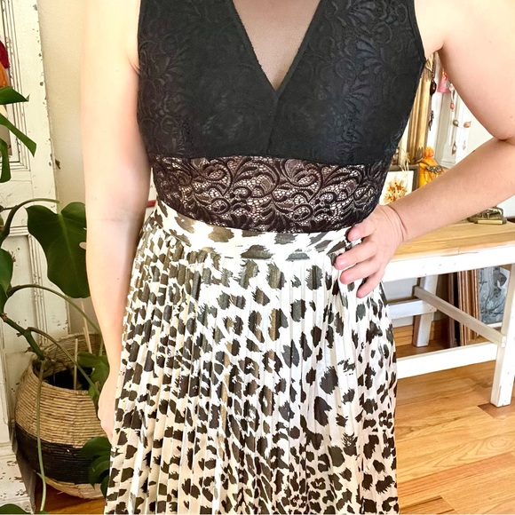 New! H&M Metallic Animal Print Pleated Midi Skirt Size 6 - Picture 3 of 7